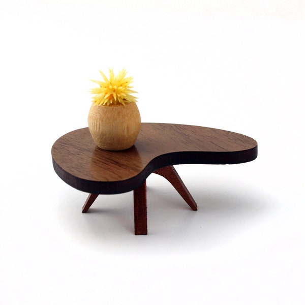 Schaal 1:24 Walnut Boomerang Table - Mid Century Modern Miniatuurmeubilair