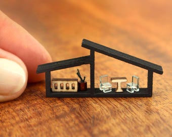 Mikrodockhus med delat tak: Moderna miniatyrmöbler ingår