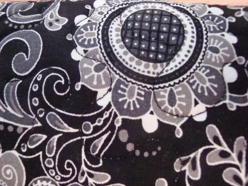 Black Paisley Quilted Padded SunglassesGlasses Case