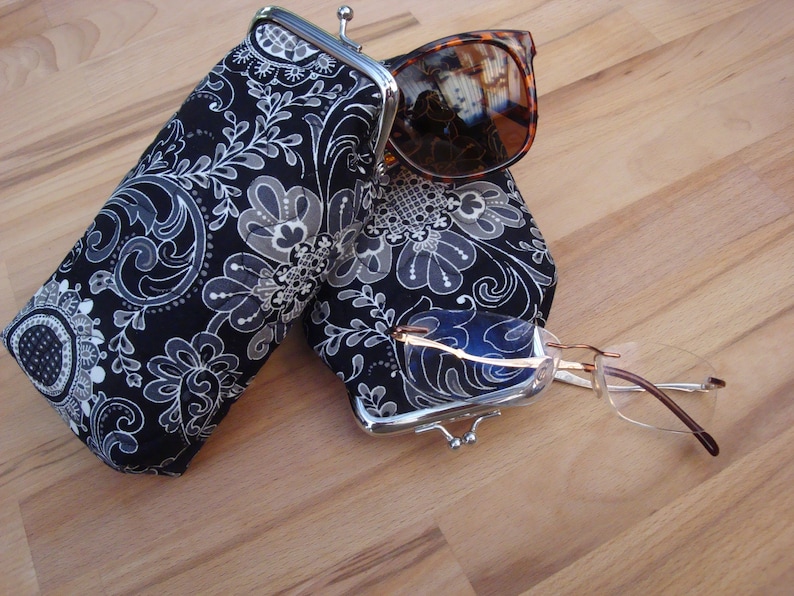 Black Paisley Quilted Padded SunglassesGlasses Case