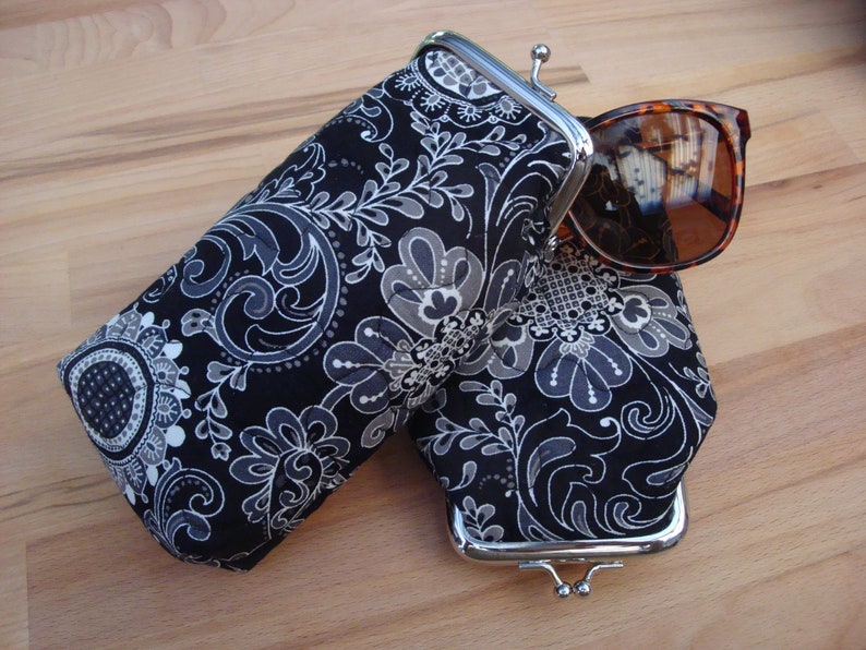 Black Paisley Quilted Padded SunglassesGlasses Case