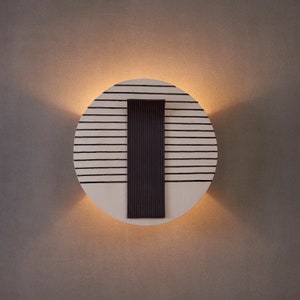 Luce a muro. Lampada da applique. Luce rotonda in ceramica fatta a mano. Luce in bianco e nero per la casa.