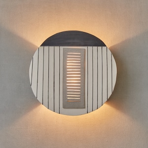 Lumière murale contemporaine. Sconce en céramique. Lumière blanche, noire, grise de mur en céramique. Lumière murale de bureau