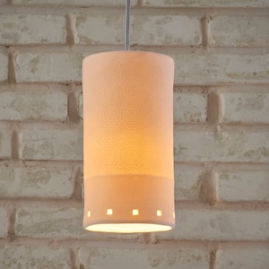 Ceiling light. pendant light. light fixture. hanging lamp, lighting. Lamp shade.