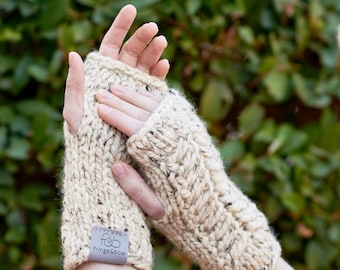 Pine Ridge • Fingerless Mittens • Chunky Knit • Colour: OATMEAL