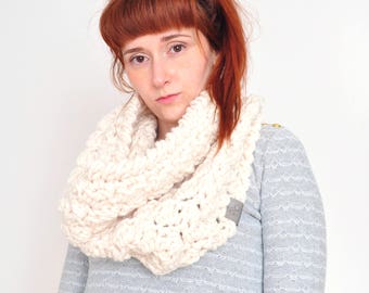 Cloud • Cowl • Crochet Chunky Knit • Colour: VANILLA