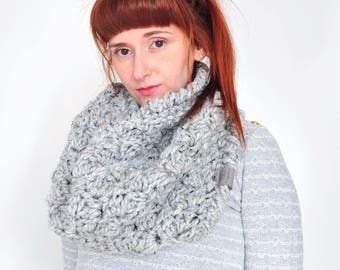 Cloud • Cowl • Crochet Chunky Knit • Colour: EARL GREY