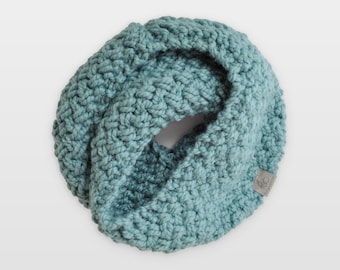 Nested Herringbone • Infinity Scarf • Chunky Knit • Colour: SPEARMINT