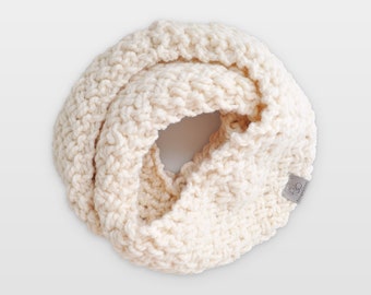 Nested Herringbone • Infinity Scarf • Chunky Knit • Colour: VANILLA