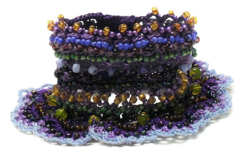 Tutorial, Pattern, Viola, colourful, crochet, beaded, cuff bracelet, crochet tutorial, beading tutorial, jewelry tutorial image 2