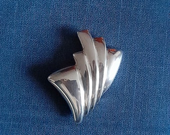 Vintage – BAYANIHAN Sterling Silver Modernist style Brooch. Imported 925 silver by MAPPIN & WEBB. Fully hallmarked. Great gift