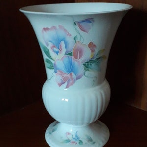VINTAGE - Large Preloved Aynsley Vase - LITTLE SWEETHEART pattern - Bone China. Great gift idea