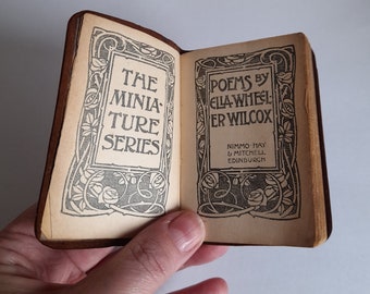 Antik – Miniatur-Preloved-Buch – Gedichte von Ella Wheeler Wilcox (Nimmo Miniature Series). Softcover-Wildleder. Inneninschrift aus dem Jahr 1920