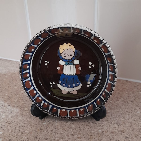 Vintage - Kohler Biel Handarbeit Slipware Trinket / Pin Dish. Handpainted Swiss Folk Art. Studio Pottery. Great gift idea.