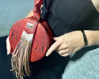 Sac à main en python rouge : sac à main circulaire en peau de serpent fait main