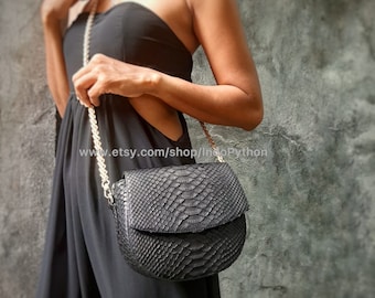 Bolso de mano de piel de pitón negra hecho a mano: bolso de hombro tipo clutch