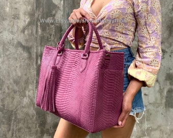 Bolsa tote de couro de píton rosa: bolsa de pele de cobra feita à mão