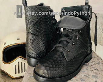 Handgefertigte Schwarze Python Leder Stiefel: Unisex Schlangenleder Stiefel