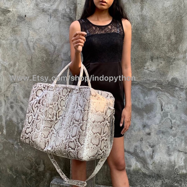 Handmade Anaconda Leather Travel Duffel Bag: Unisex Weekend Bag