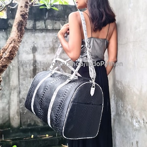 Bolsa de lona de pitón hecha a mano: bolsa de fin de semana de piel de serpiente en blanco y negro