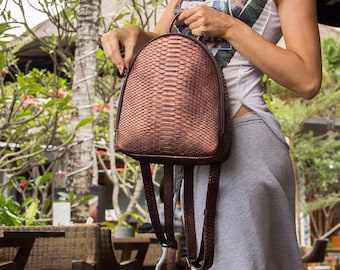 Sac à dos en peau de serpent fait main : sac à dos en cuir de python bronze