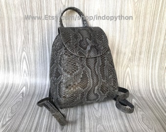 Mochila de couro de píton cinza feita à mão: mochila feminina de pele de cobra