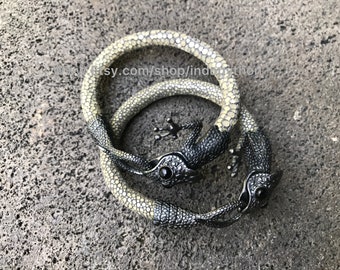 Stingray bracelet, silver bracelet, onyx bracelet, snakeskin bracelet, leather bracelet, beige bracelet, bangle, band, lizard bracelet