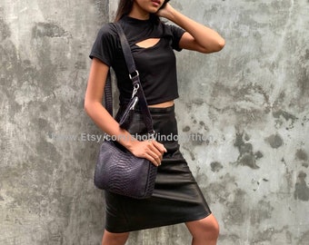 Handmade Black Python Leather Bag: Detachable Strap & Zip Case