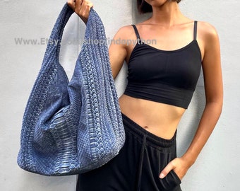 Sac hobo bleu en python : sac à main en peau de serpent fait main