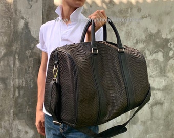 Bolsa de viagem feita à mão em couro de píton: bolsa de viagem preta com alça