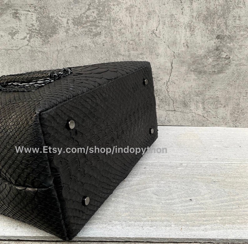 Bolsa de couro de píton preta: bolsa fashion de pele de cobra imagem 9