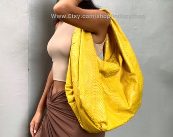 Handgefertigte Gelbe Python Hobo Bag: Extragroße Schlangenleder Geldbörse