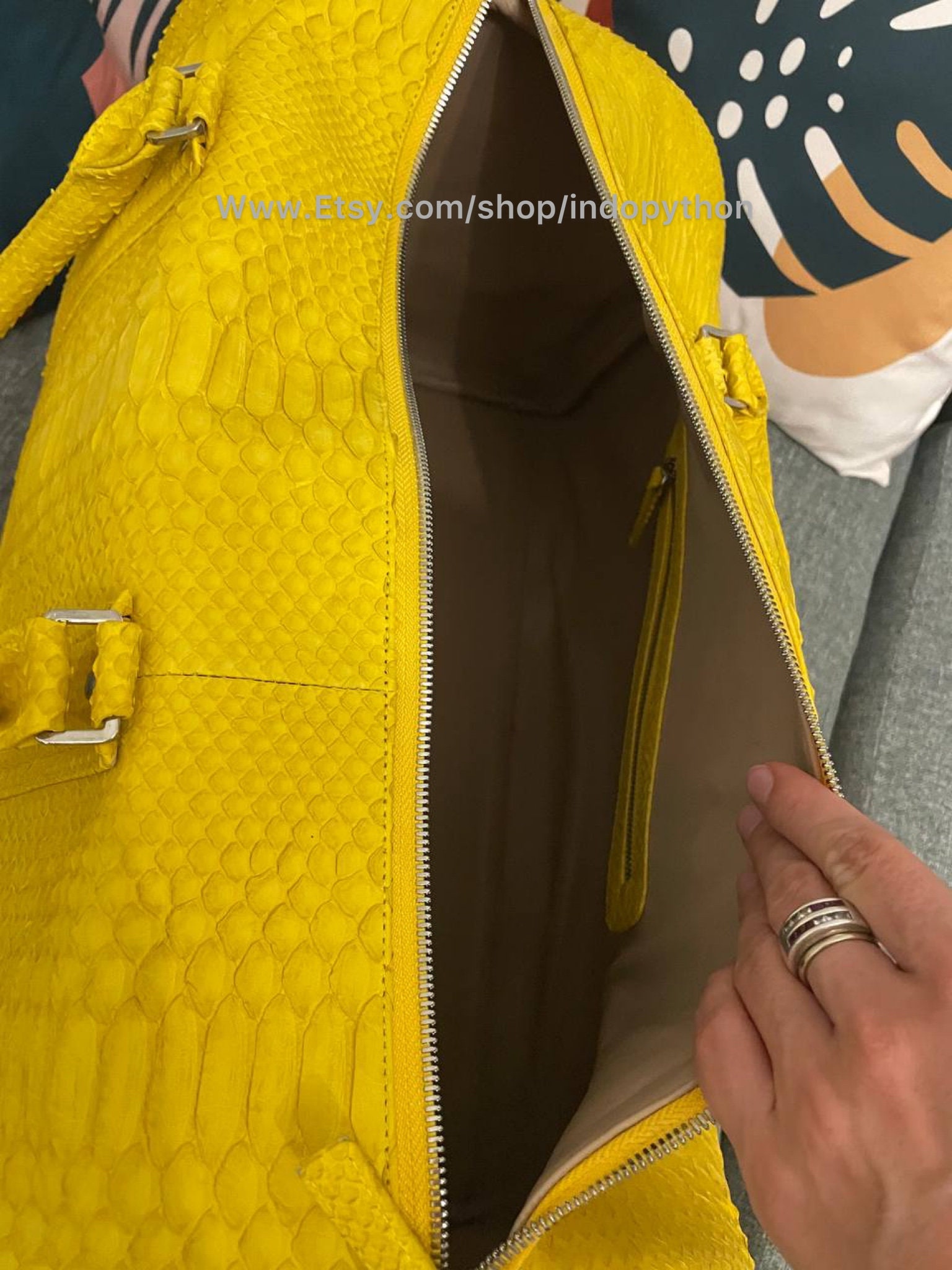 Corteiz duffle bag トラベルバッグ スポーツ バック イエロー Amazon