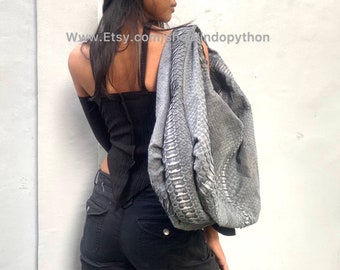 Sac hobo fait main en cuir de python gris : sac à main surdimensionné en peau de serpent