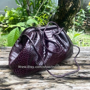 Bolso de pitón morado #bolso nube #bolso de piel de serpiente #regalo para ella #bolso de piel auténtica #bolso de mano de pitón #clutch #bolso de mano #monedero morado #estuche #bolsos