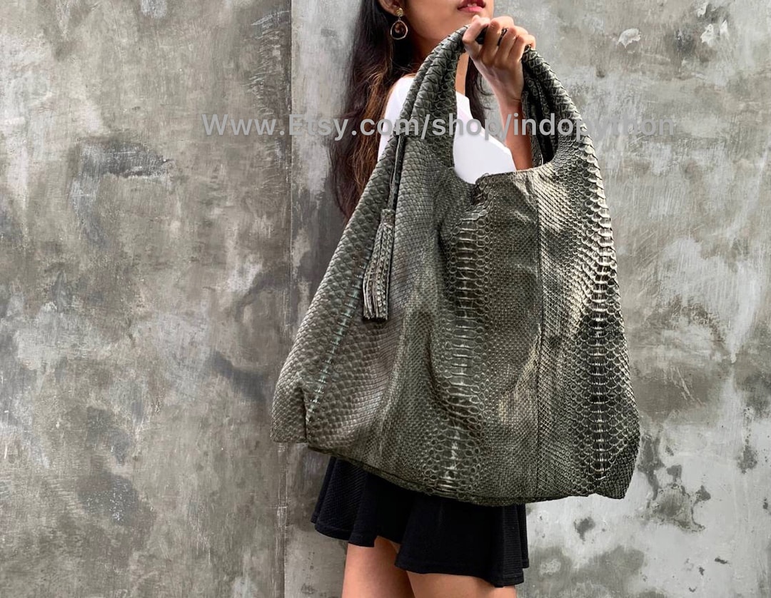 Handgefertigte Python Leder Hobo Bag: Graue Schlangenleder