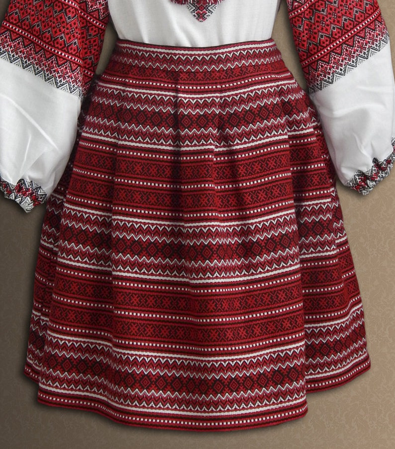 Falda ucraniana. Ropa nacional ucraniana. Falda para niñas de 1 a 16 años. Bordado ucraniano. Rojo