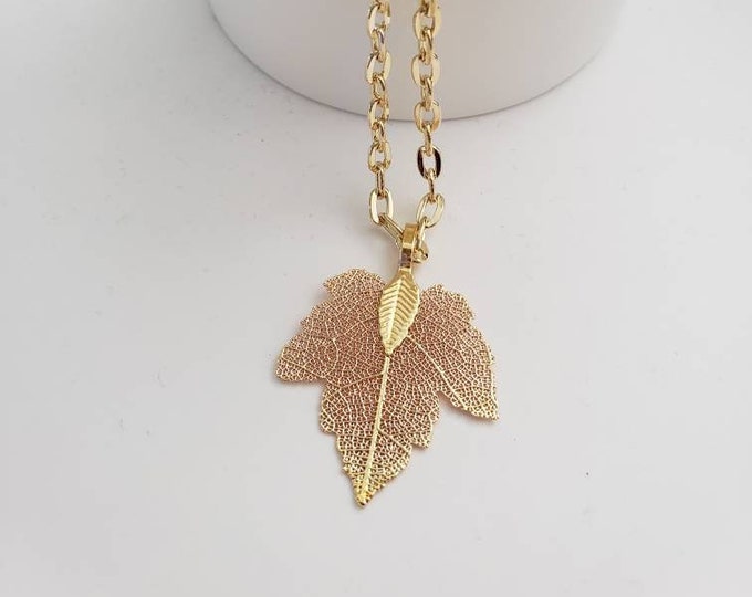 Maple Leaf Detailed Metallic Necklace