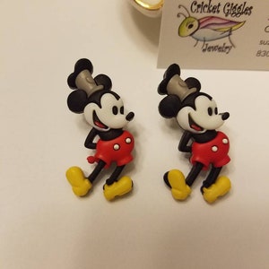 Brincos de pino clássicos Steamboat Willie Mickey e Minnie