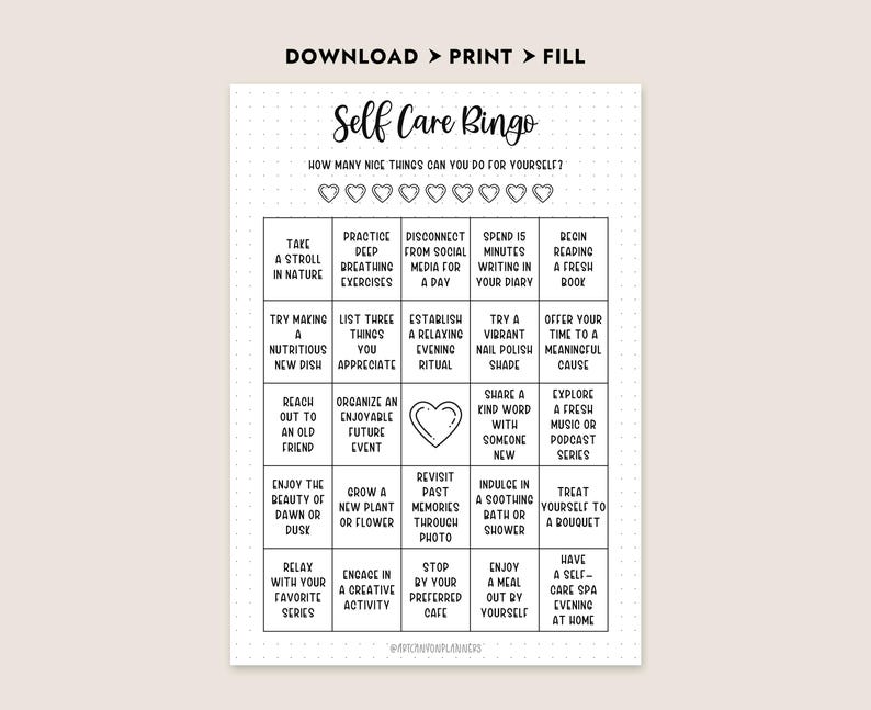 Peut inclure: Une carte de bingo imprimable en noir et blanc avec le titre "Self Care Bingo" et le texte "Combien de choses agr&eacute;ables pouvez-vous faire pour vous-m&ecirc;me ?" La carte comporte 25 cases avec des activit&eacute;s d'auto-soins &eacute;num&eacute;r&eacute;es dans chaque case. Les cases sont dispos&eacute;es en grille de 5x5.