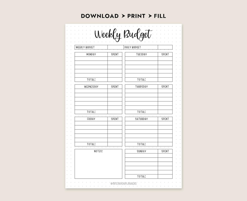 Pode incluir: Um planejador de or&ccedil;amento semanal imprim&iacute;vel com o t&iacute;tulo "Weekly Budget" no topo. O planejador &eacute; dividido em se&ccedil;&otilde;es para cada dia da semana, com espa&ccedil;os para rastrear gastos. A parte superior da p&aacute;gina diz "DOWNLOAD > PRINT > FILL".