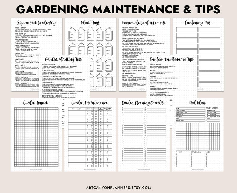 Pu&ograve; includere: Una raccolta di pagine stampabili per la pianificazione del giardinaggio, con titoli come "Gardening Maintenance & Tips", "Square Foot Gardening" e "Plant Tags". Le pagine contengono liste di controllo, layout e suggerimenti. Il testo &egrave; nero su sfondo crema.