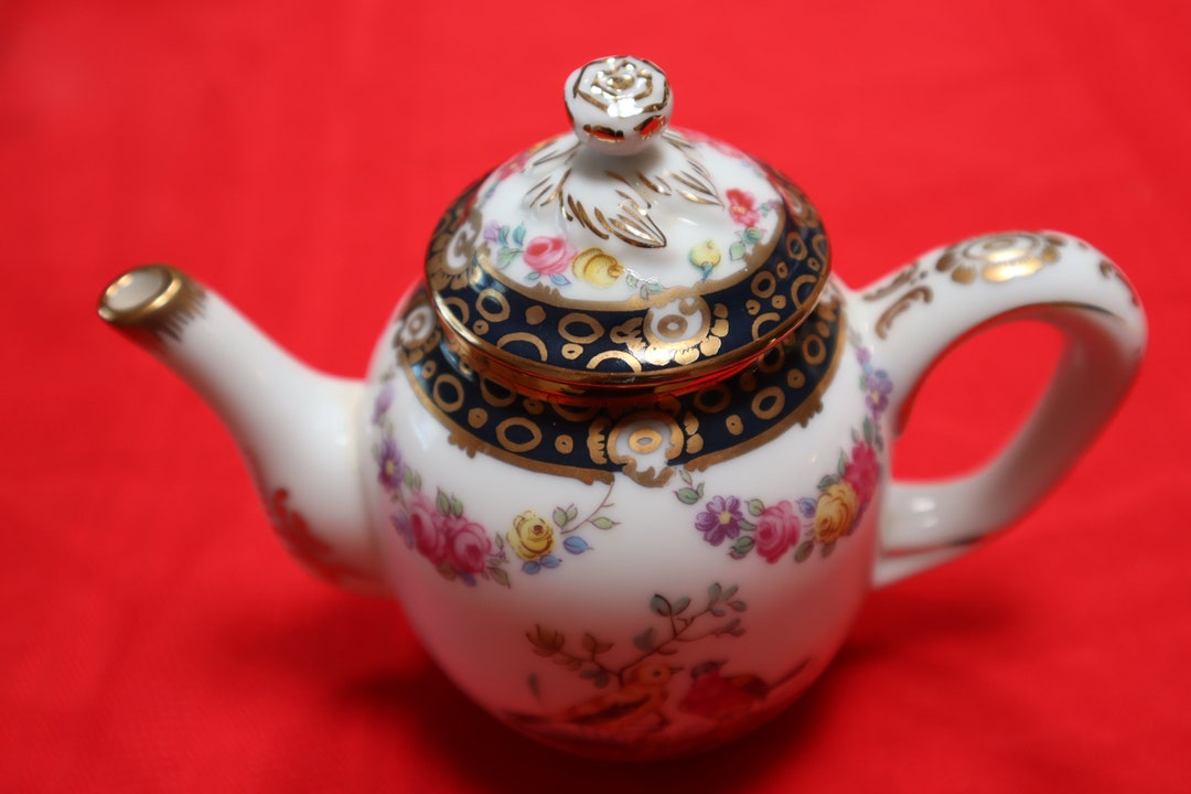 ONE Cup Single Serving Tea Pot Fine Porcelain From Victoria and Albert