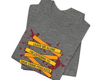 ¡Déjenme en paz, estoy escuchando podcasts de crímenes reales! --- Camiseta unisex de manga corta