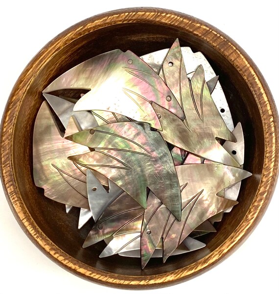 Black Tahitian Mother Of Pearl Angelfish Beads, Sku#M261
