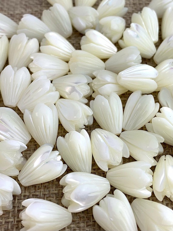 Large Mother of Pearl Pikake Bead, M1041