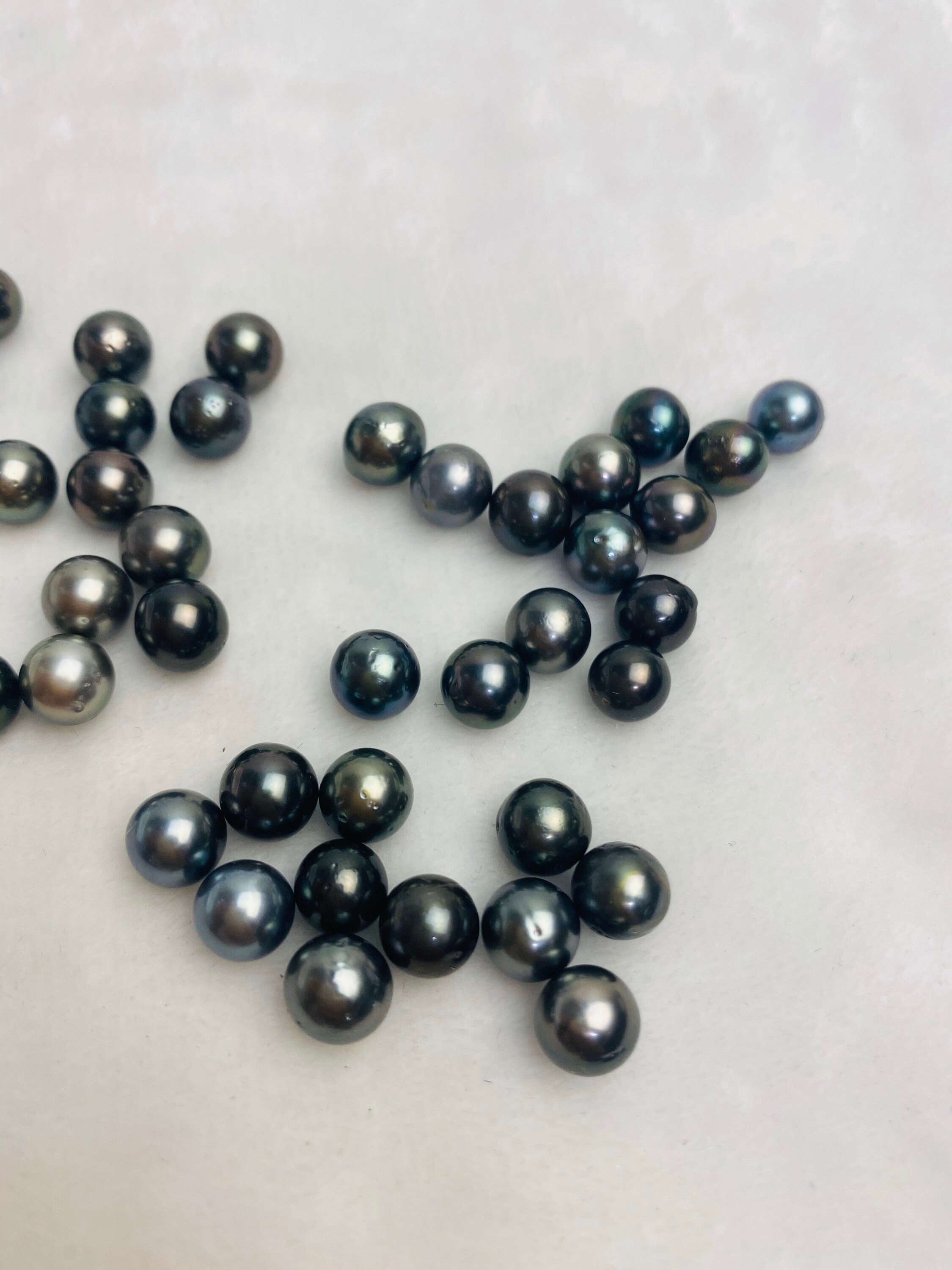 7mm Tahitian pearls, round near round, A quality 161