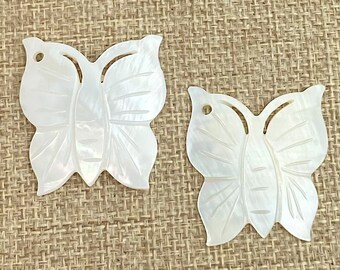 ヴィンテージ マザー オブ パール バタフライ チャーム セット - 3 個