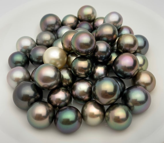 Tahitian Pearls AAA, Near round, Oval Shape in AAA Quality, 12-14mm (Lot No. 41)