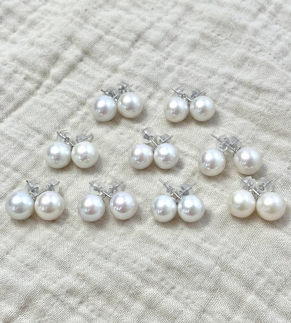 Stunning pearl earring studs, SKU# 2017